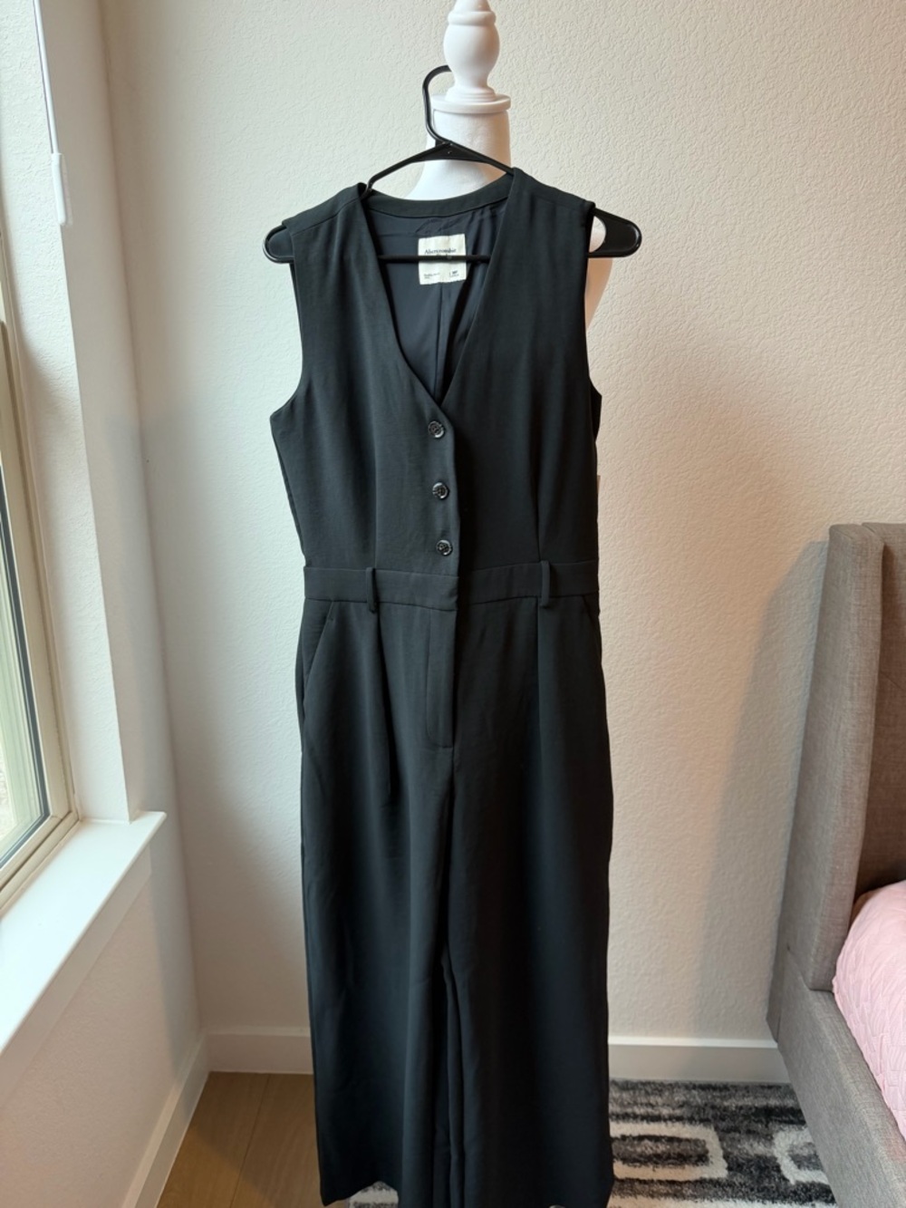 Abercrombie & Fitch Black V-Neck Jumpsuit MP Mara Vest
